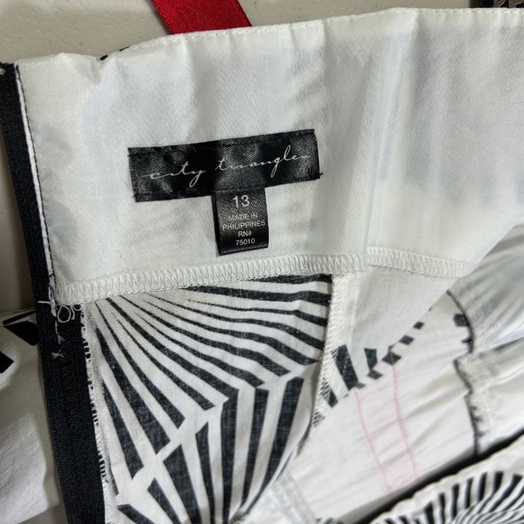 Black and White print halter dress - Picture 4 of 13